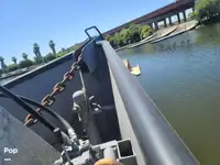 Trallers pārdod