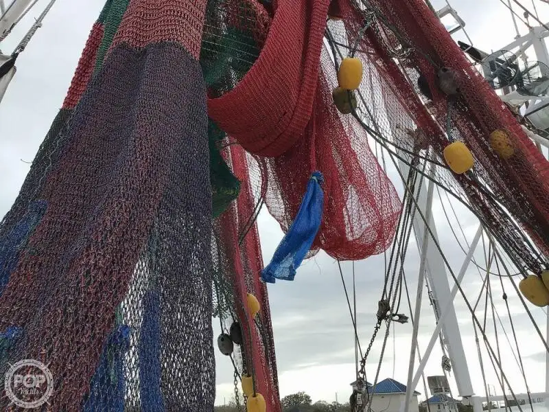 Trallers pārdod