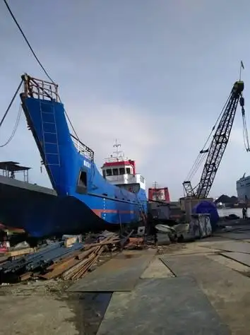 Desanta kuģis, tankkuģis pārdod