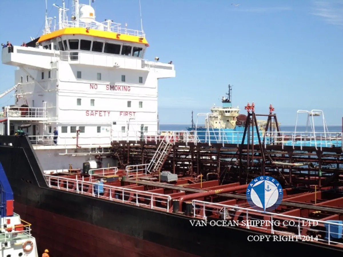 Naftas / Ķīmisko vielu tankkuģis pārdod