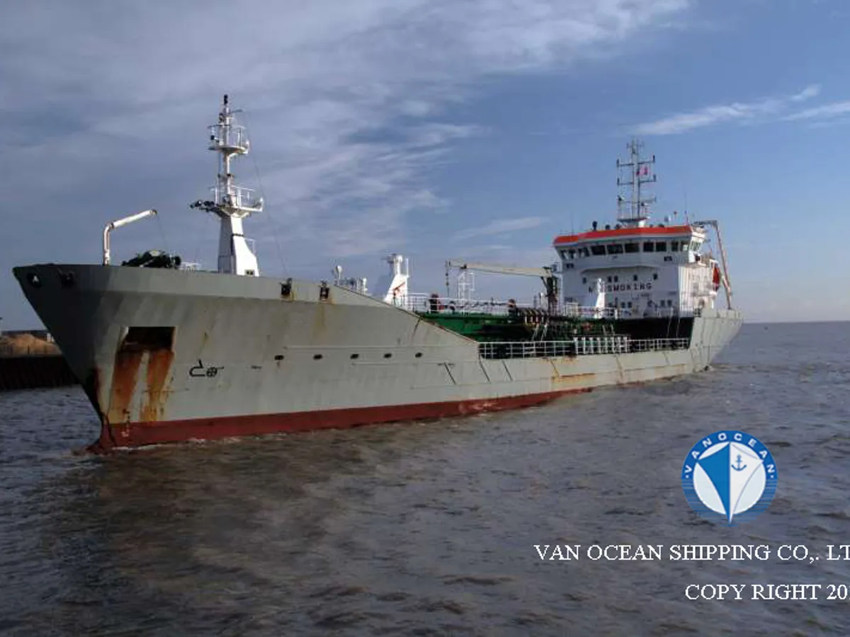 Naftas / Ķīmisko vielu tankkuģis pārdod