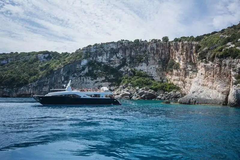 Pasažieru kuģis pārdod