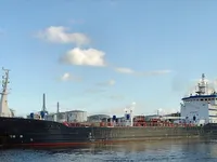 Naftas / Ķīmisko vielu tankkuģis pārdod