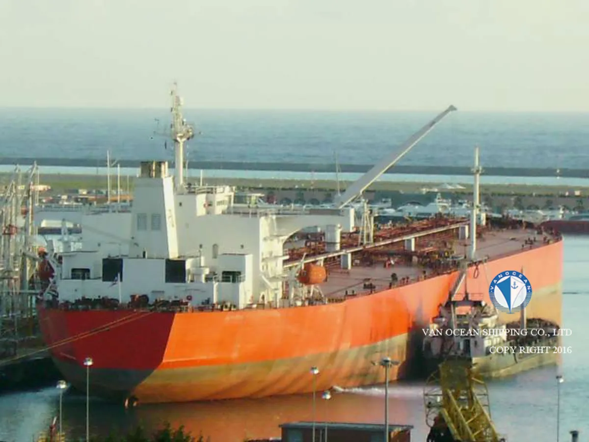 Naftas / Ķīmisko vielu tankkuģis pārdod