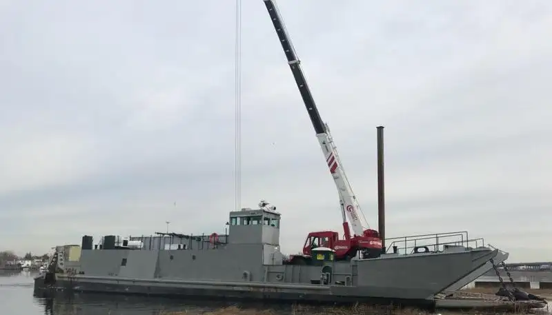 Desanta kuģis, tankkuģis pārdod