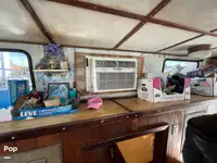 Trallers pārdod