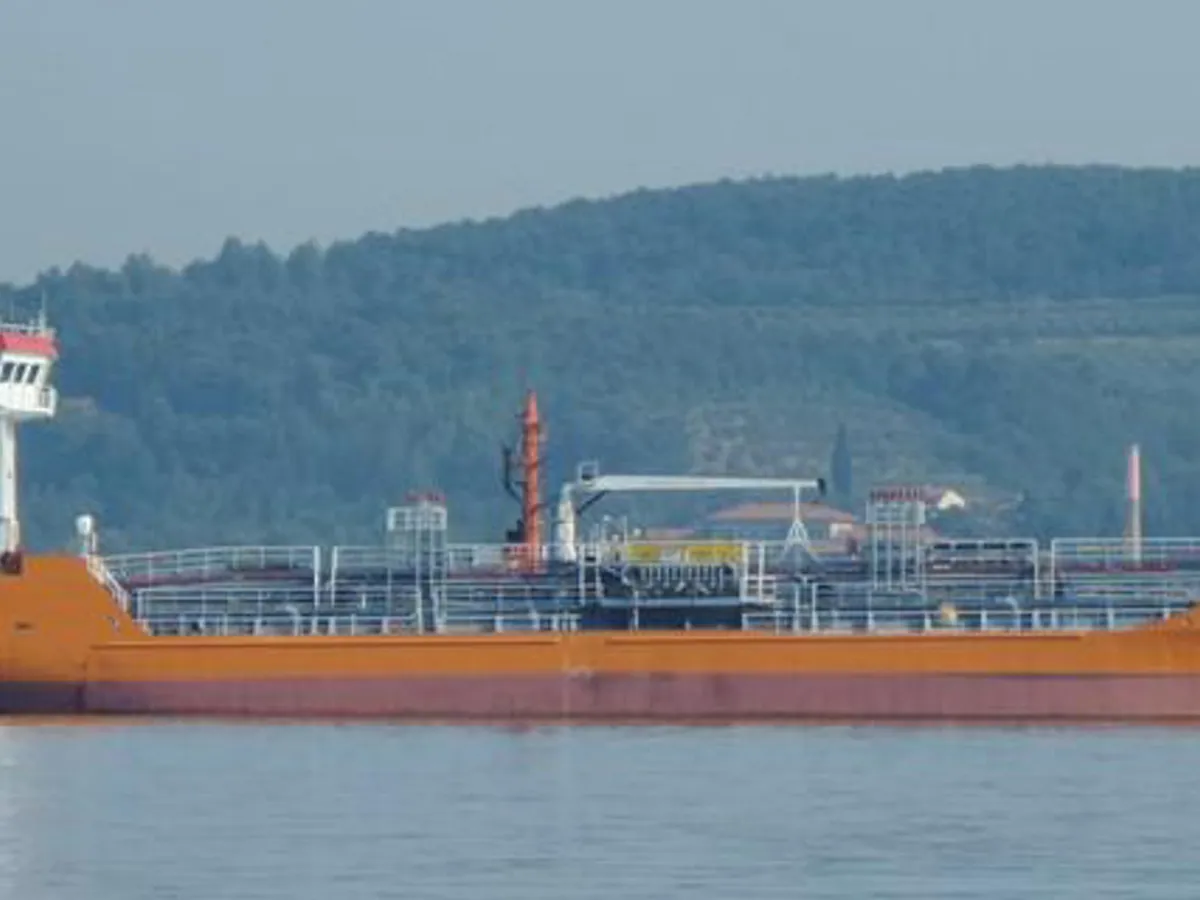 Naftas / Ķīmisko vielu tankkuģis pārdod