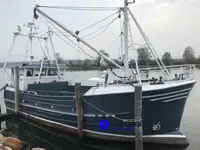 Staru trallera zvejas kuģis pārdod
