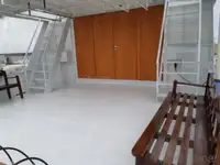 Niršanas atbalsta kuģis pārdod