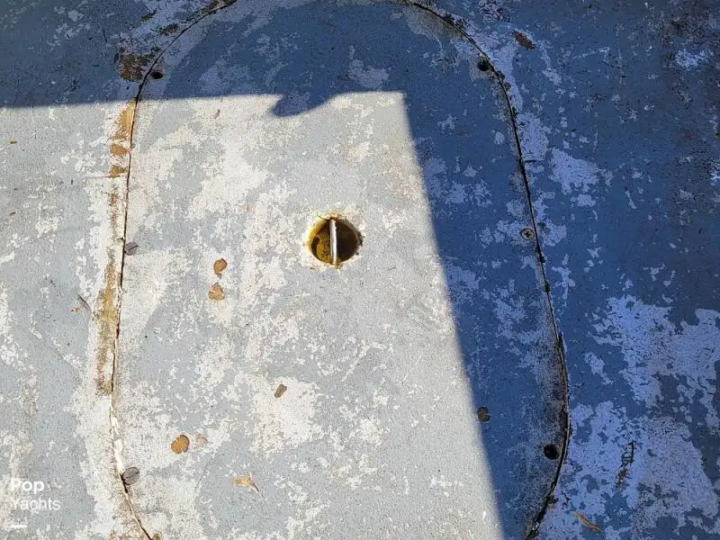 Zivju pārstrādes kuģis pārdod