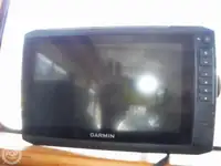 Trallers pārdod