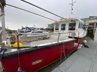 Niršanas atbalsta kuģis pārdod