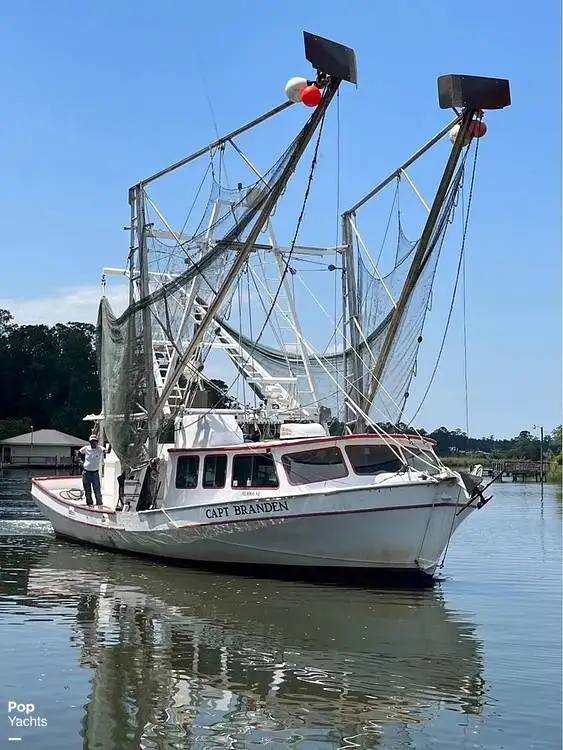 Trallers pārdod
