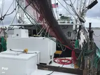Trallers pārdod