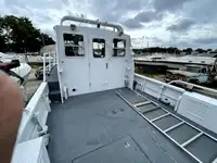 Niršanas atbalsta kuģis pārdod