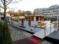 Kruīza kuģis pārdod