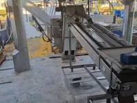 Trallers pārdod