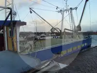 Staru trallera zvejas kuģis pārdod