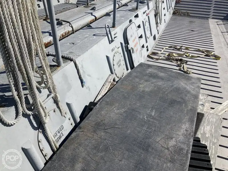 Desanta kuģis, tankkuģis pārdod