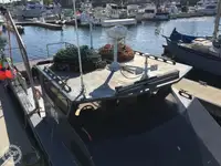 Trallers pārdod