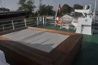 Kruīza kuģis pārdod