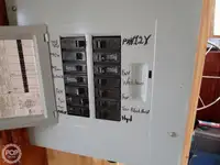 Trallers pārdod