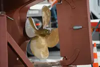 Trallers pārdod