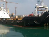 Desanta kuģis, tankkuģis pārdod