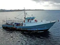 Garā līnija zvejas kuģis pārdod
