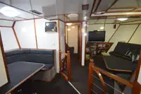 Trallers pārdod