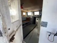 Trallers pārdod
