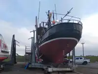 Garā līnija zvejas kuģis pārdod