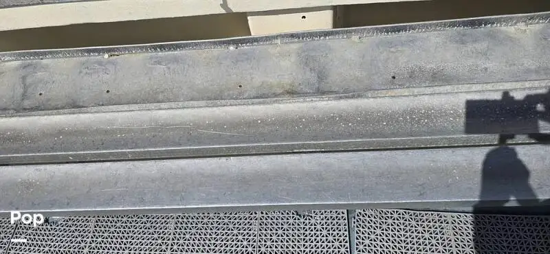 Niršanas atbalsta kuģis pārdod