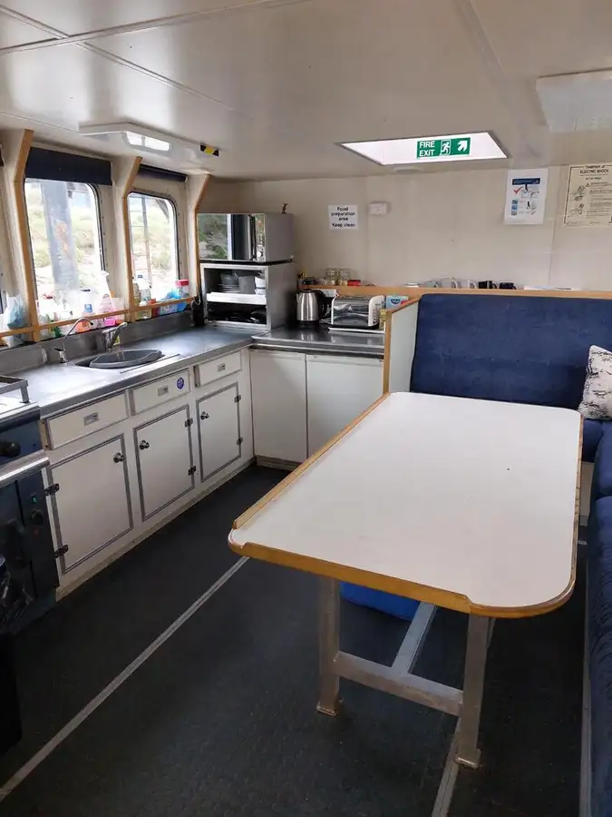 Hidrogrāfiskais kuģis pārdod