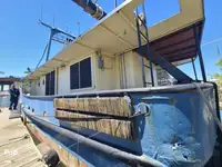 Trallers pārdod
