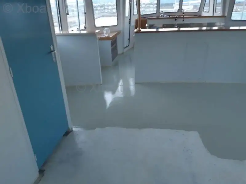 Niršanas atbalsta kuģis pārdod