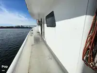 Trallers pārdod
