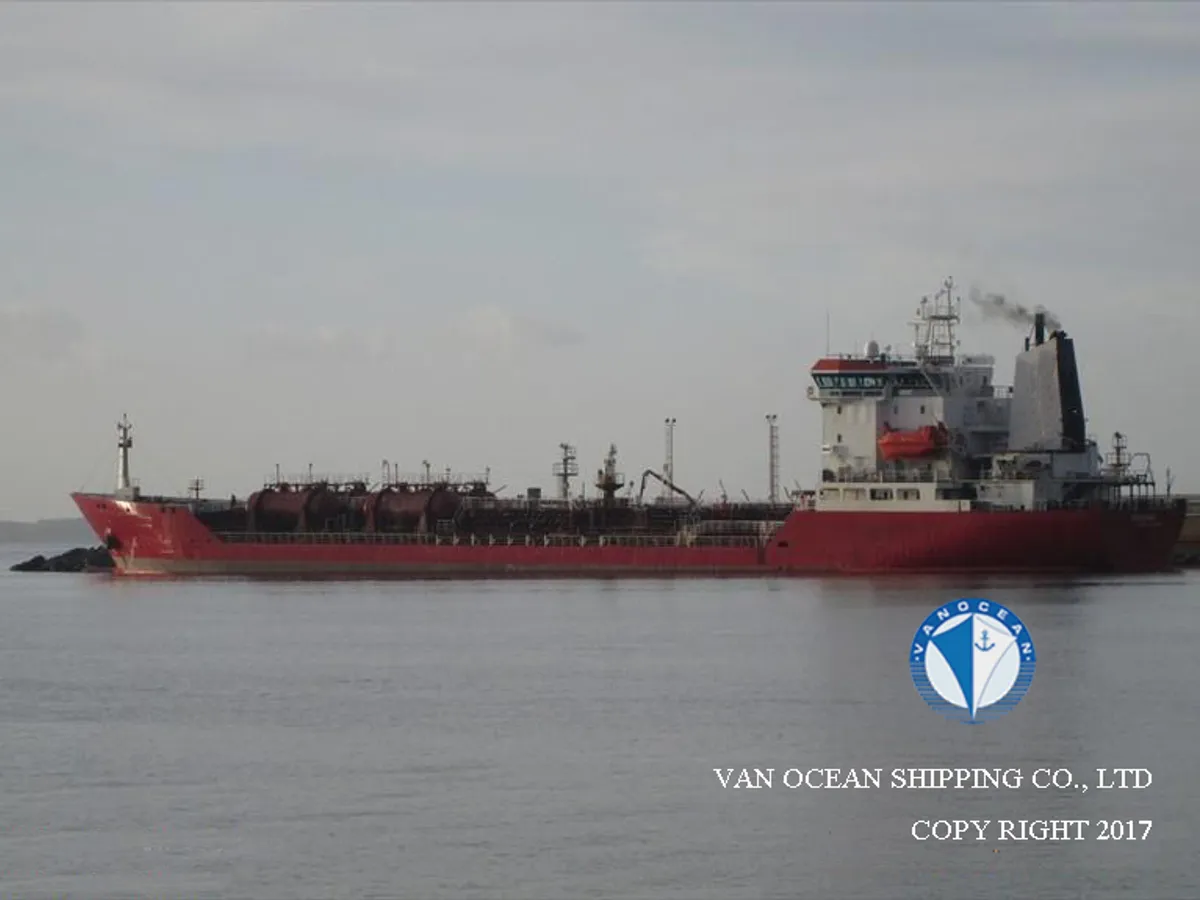 Naftas / Ķīmisko vielu tankkuģis pārdod