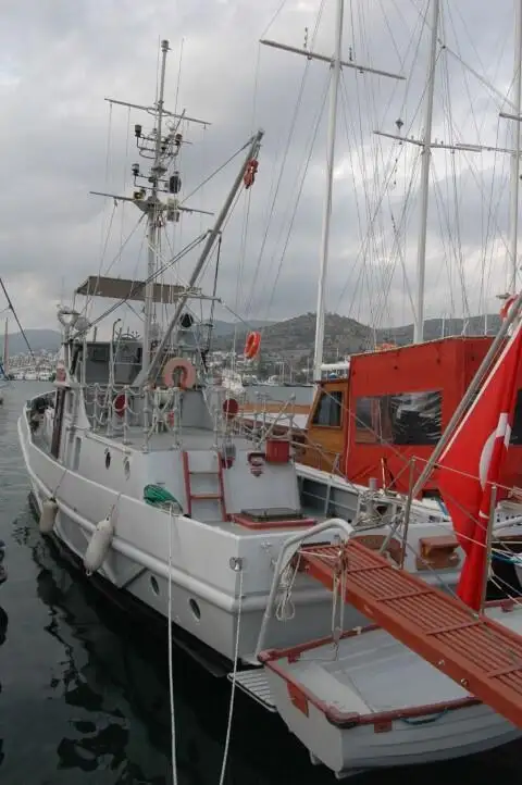 Ugunsdzēsības kuģis pārdod