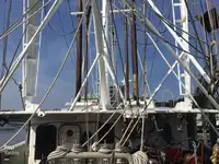 Trallers pārdod