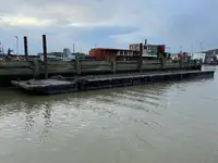 Pontons pārdod