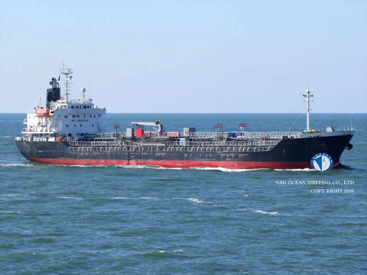 Naftas / Ķīmisko vielu tankkuģis pārdod