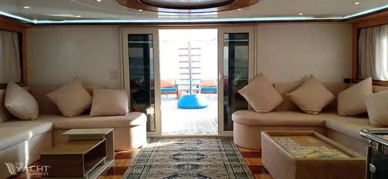 Niršanas atbalsta kuģis pārdod