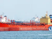 Naftas / Ķīmisko vielu tankkuģis pārdod