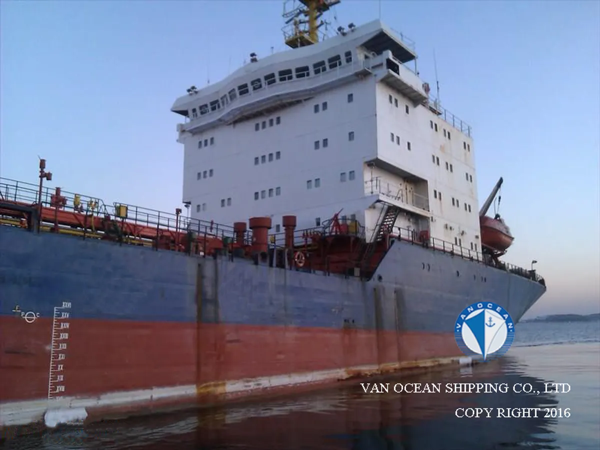 Naftas / Ķīmisko vielu tankkuģis pārdod