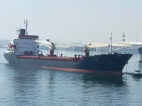 Mazs kravas kuģis pārdod