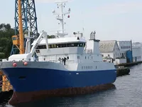 Garā līnija zvejas kuģis pārdod