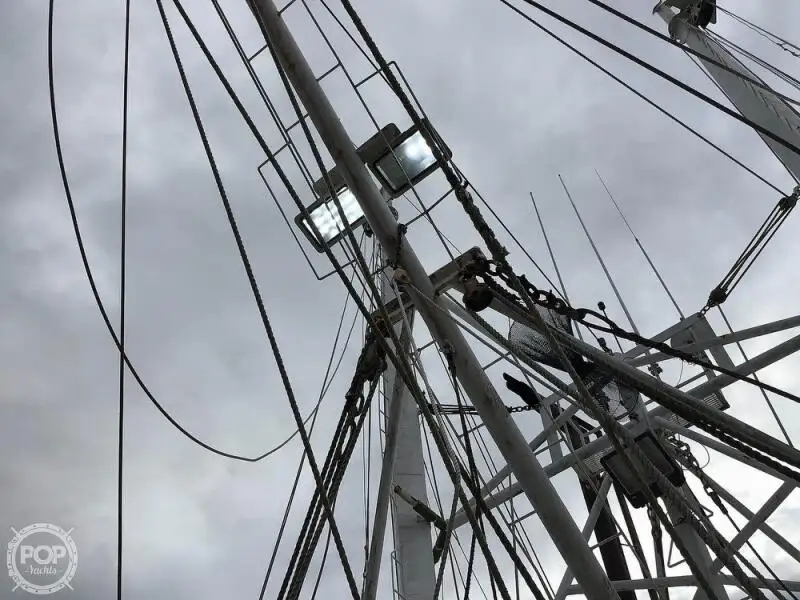 Trallers pārdod