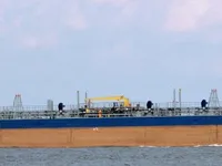 Naftas / Ķīmisko vielu tankkuģis pārdod