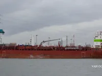Naftas / Ķīmisko vielu tankkuģis pārdod